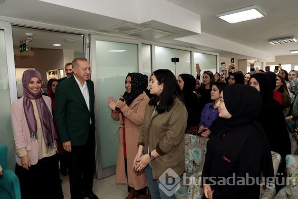  Cumhurbaşkanı Erdoğan'dan TÜRGEV yurduna ziyaret 