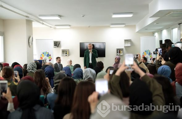  Cumhurbaşkanı Erdoğan'dan TÜRGEV yurduna ziyaret 