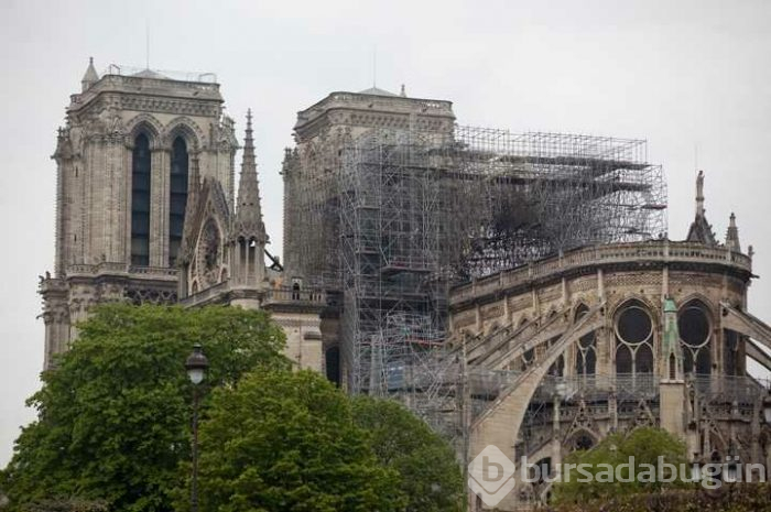 Yangından sonra Notre Dame Katedrali'nden kareler