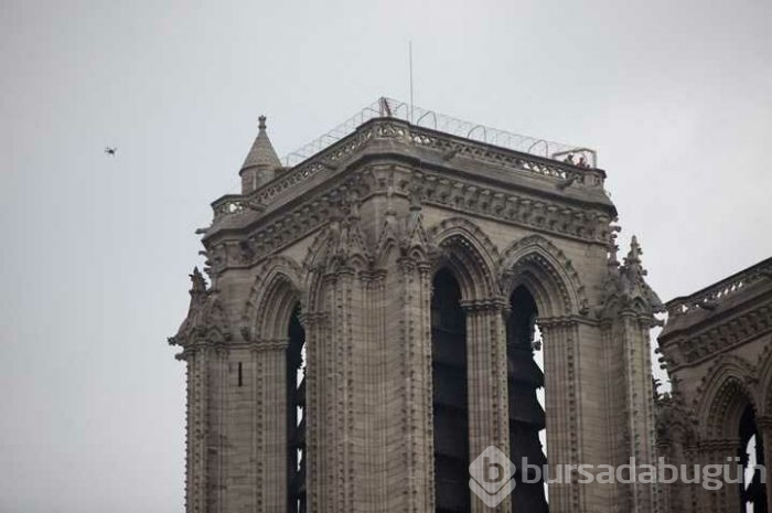 Yangından sonra Notre Dame Katedrali'nden kareler