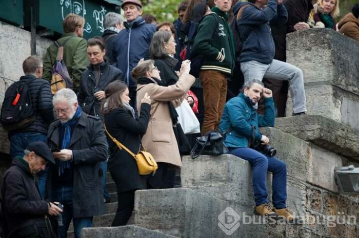 Yangından sonra Notre Dame Katedrali'nden kareler