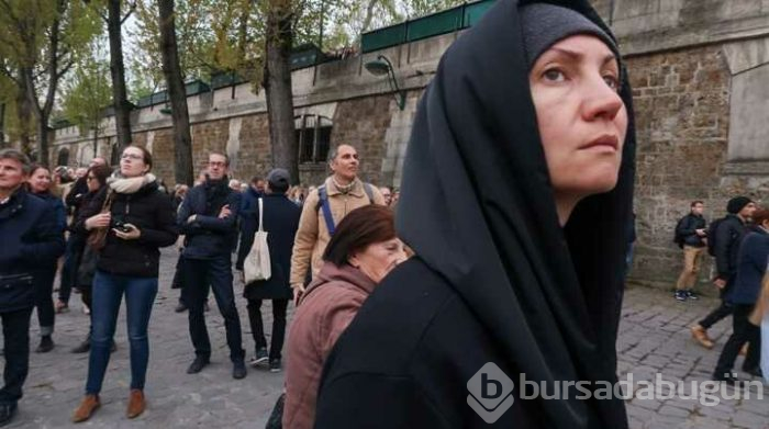 Yangından sonra Notre Dame Katedrali'nden kareler