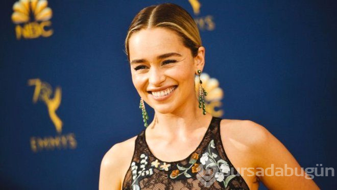 Emilia clarke, yer aldığı yapımların izini vücudunda taşıyor