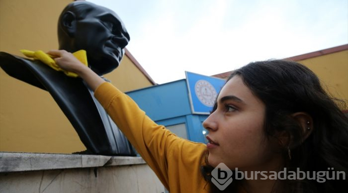 Çocukların "çifte bayram"ı için çalışıyorlar
