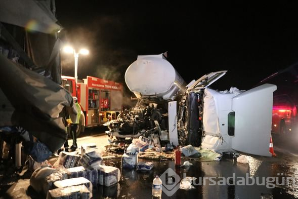 Otoyolda tanker ile TIR çarpıştı
