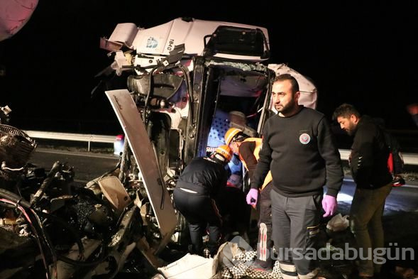 Otoyolda tanker ile TIR çarpıştı
