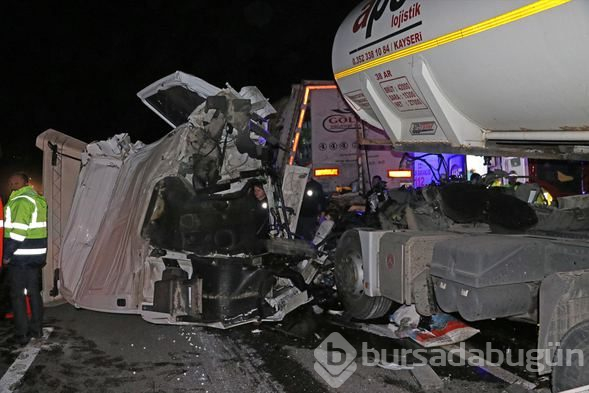Otoyolda tanker ile TIR çarpıştı
