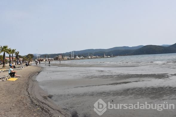 Akyaka'da deniz suyu 20 metre çekildi
