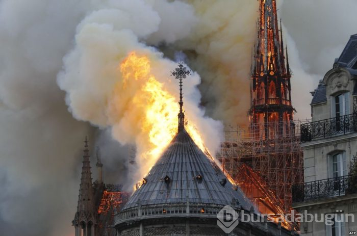 Notre Dame Katedrali'nde Yangın
