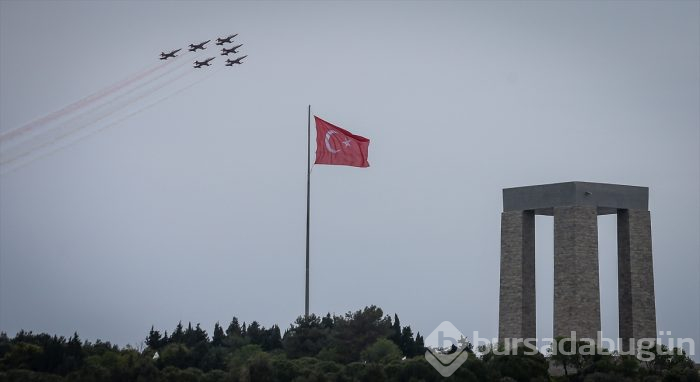 "Türk Yıldızları" Şehitler Abidesi semalarında
