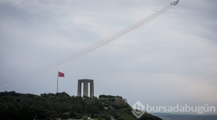 "Türk Yıldızları" Şehitler Abidesi semalarında

