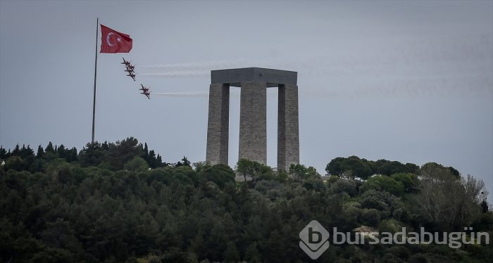 "Türk Yıldızları" Şehitler Abidesi semalarında

