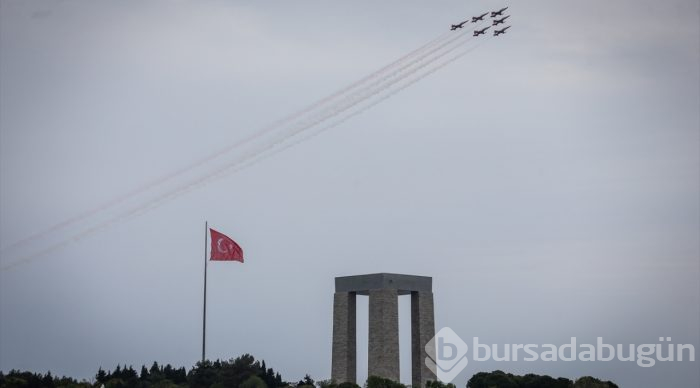 "Türk Yıldızları" Şehitler Abidesi semalarında
