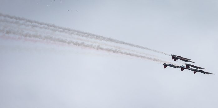 "Türk Yıldızları" Şehitler Abidesi semalarında
