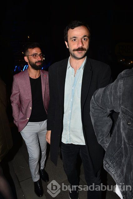 Özcan Deniz ile Feyza Aktan el ele
