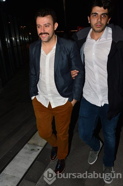 Özcan Deniz ile Feyza Aktan el ele
