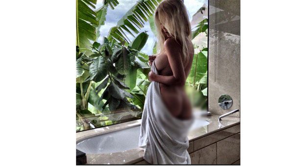 Seksi selfileri yüzünden kocası terketti