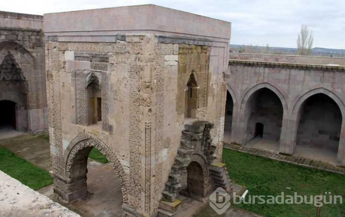 787 yıllık kervansaray, geçmişe ışık tutuyor
