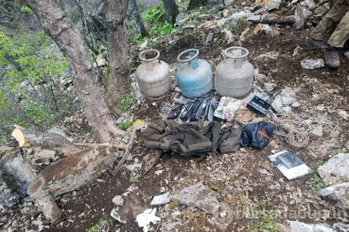 Tunceli'de 3 girişli mağarada terörist cesedi ele geçirildi
