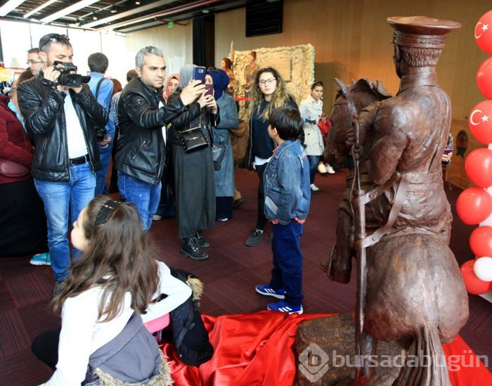  500 kilogram çikolatadan Atatürk Anıtı 