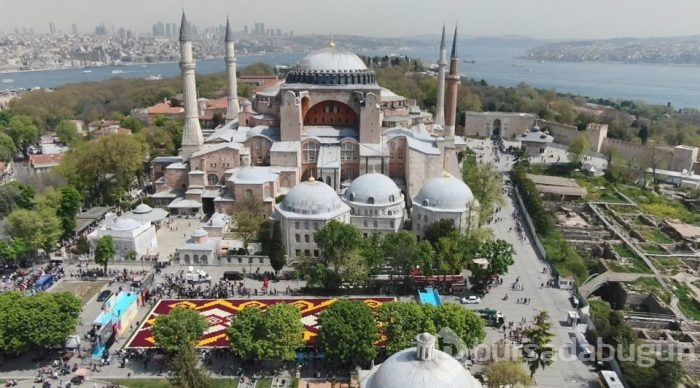  Sultanahmet'te dünyanın en büyük lale halısı 