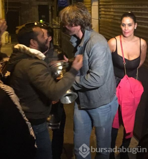  Diego Lugano sokak çalgıcılarına 200 euro verdi 