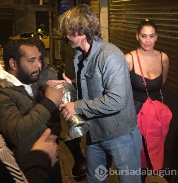  Diego Lugano sokak çalgıcılarına 200 euro verdi 