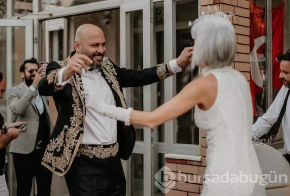  İpek Tanrıyar evlendi! 