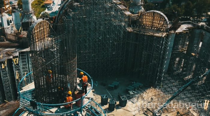 Ege Bölgesi'nin en büyük camisinin yapımı sürüyor
