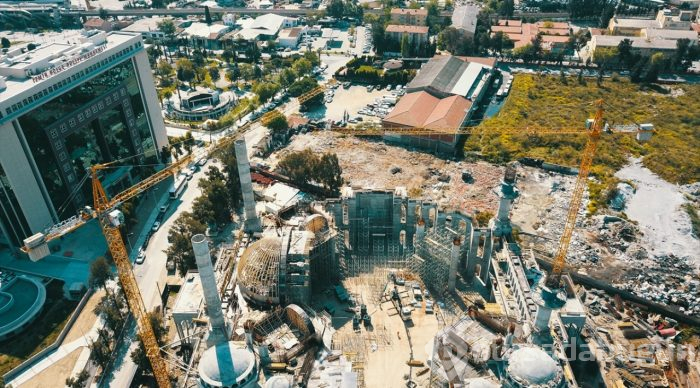 Ege Bölgesi'nin en büyük camisinin yapımı sürüyor
