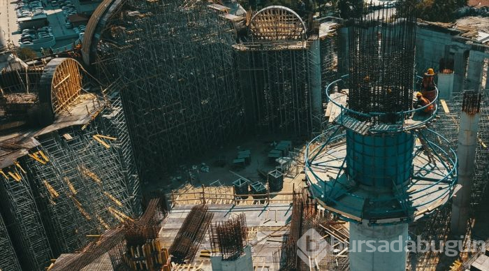 Ege Bölgesi'nin en büyük camisinin yapımı sürüyor

