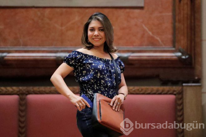 Eteğinin altına saklayarak herkesi şoke etti! Gizli silah taşıma defilesinden kareler