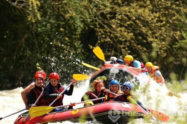 Adrenalin tutkunları Melen Çayı'na akın etti
