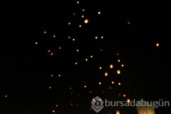  Dilek fenerleri gökyüzünü aydınlattı 