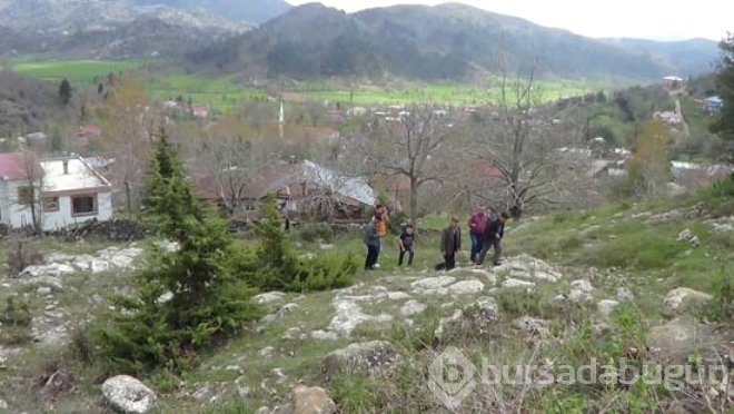 Burada telefonla konuşmak çile! 1 kilometre yürüyüp, su deposuna çıkıyorlar