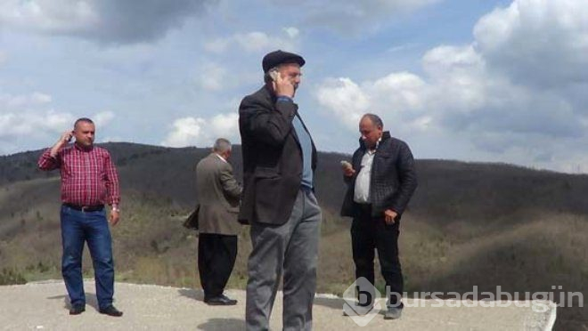 Burada telefonla konuşmak çile! 1 kilometre yürüyüp, su deposuna çıkıyorlar
