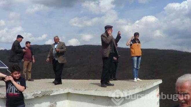 Burada telefonla konuşmak çile! 1 kilometre yürüyüp, su deposuna çıkıyorlar