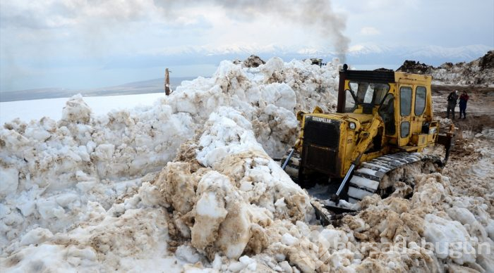  Nemrut Dağı'nda 10 metrelik karla mücadele 