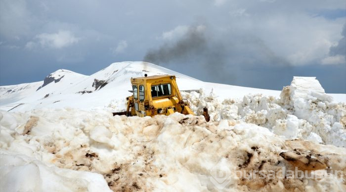  Nemrut Dağı'nda 10 metrelik karla mücadele 