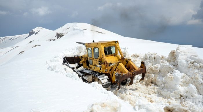  Nemrut Dağı'nda 10 metrelik karla mücadele 