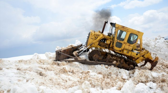  Nemrut Dağı'nda 10 metrelik karla mücadele 