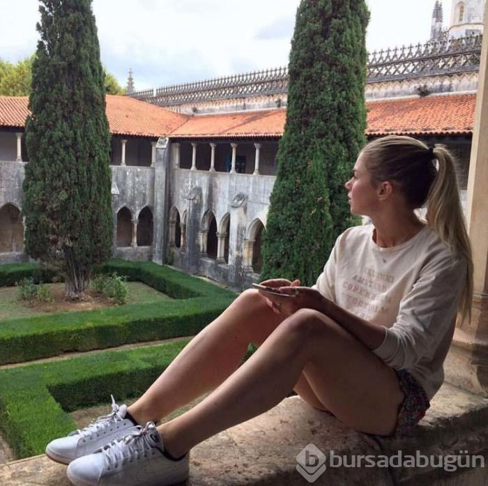 Hollandalı güzel kadın futbolcu Anouk Hoogendijk