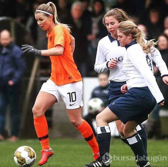 Hollandalı güzel kadın futbolcu Anouk Hoogendijk