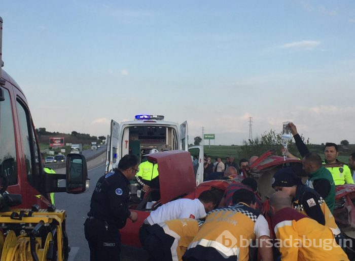 Bursa'da 3 araç birbirine girdi