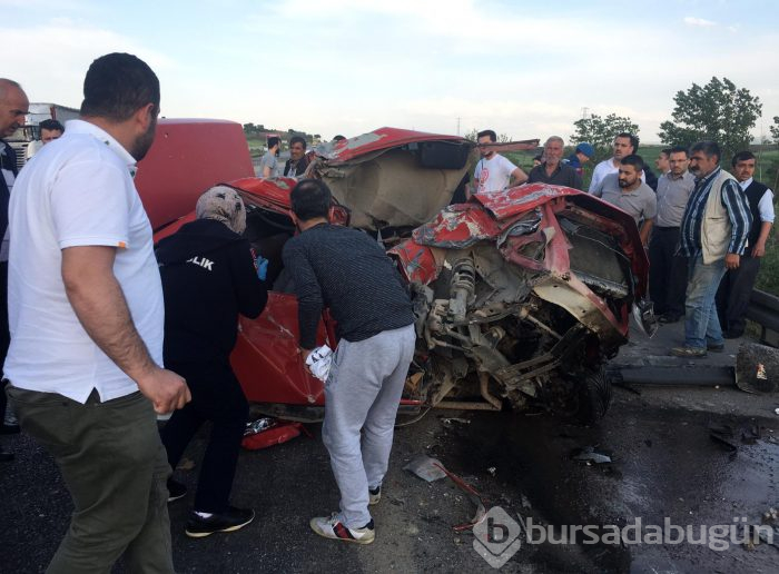 Bursa'da 3 araç birbirine girdi
