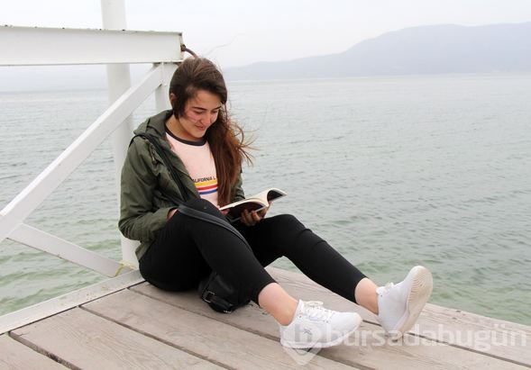 Kuraklığa dikkat çekmek için kitap okudular
