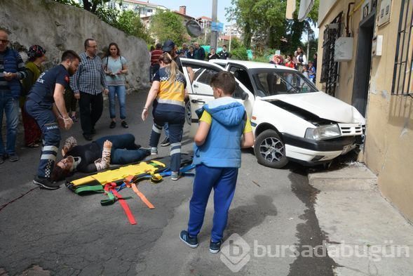 Önce yayaya sonra binaya çarptı
