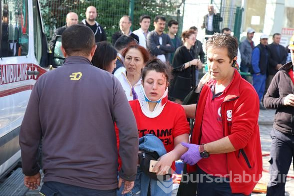 İşçileri taşıyan midibüs otomobille çarpıştı: 12 yaralı
