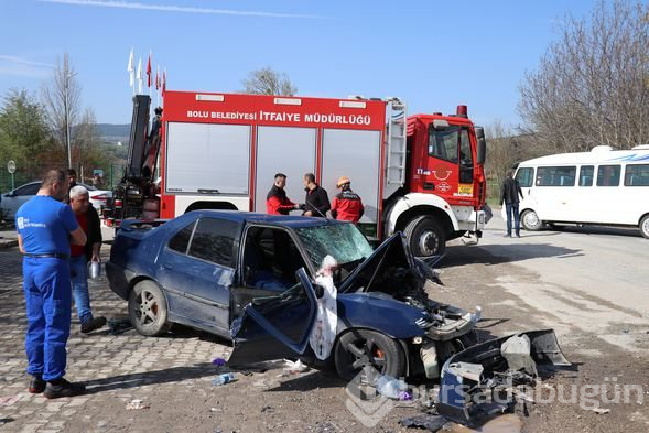 İşçileri taşıyan midibüs otomobille çarpıştı: 12 yaralı
