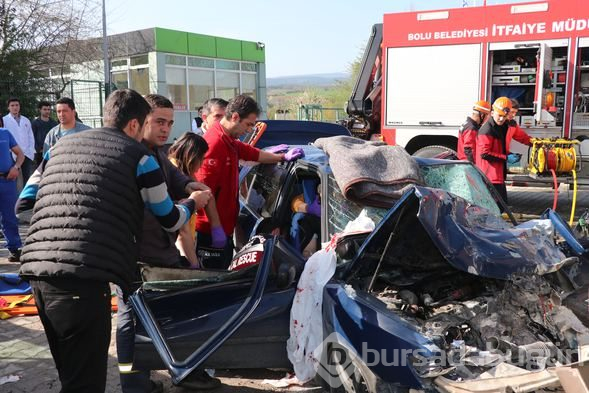 İşçileri taşıyan midibüs otomobille çarpıştı: 12 yaralı
